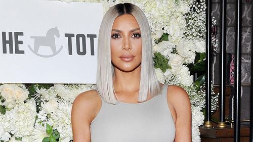 Kim Kardashian, topless e capelli rosa sui social 3