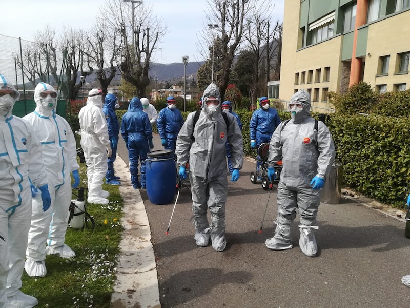 I russi dissinfettano la casa di riposo 7