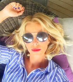 Alessia Marcuzzi, bikini sexy al mare 11