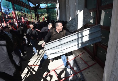 Proteste a Tirana contro il governo 2