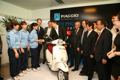Renzi visita Piaggio in Vietnam 2
