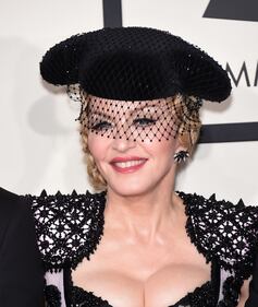 Madonna mostra il lato B ai Grammy 18