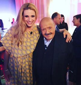 Michelle Hunziker, sfida di baci con Belen Rodriguez 22