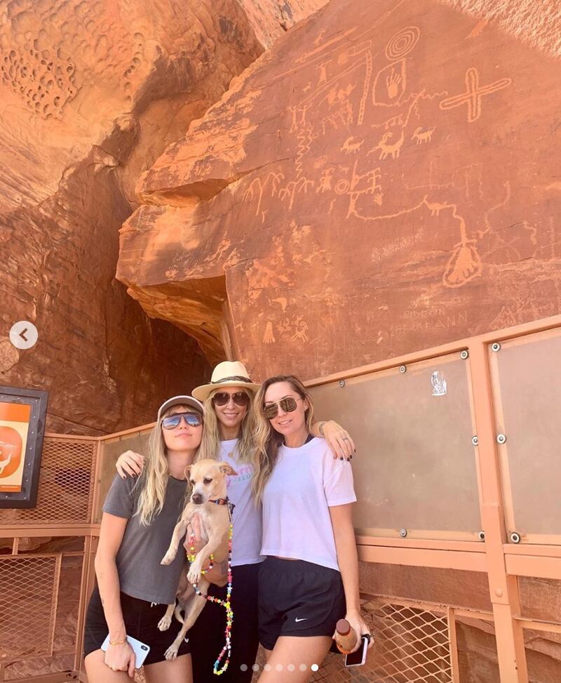 Miley Cyrus, il viaggio nel deserto: foto 7