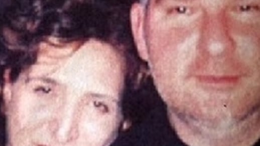 I genitori muoiono a 20 mesi di distanza: il paese adotta la piccola Ilaria