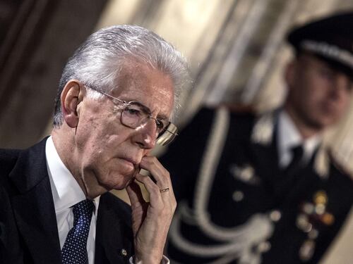 Mario Monti rassegna le dimissioni