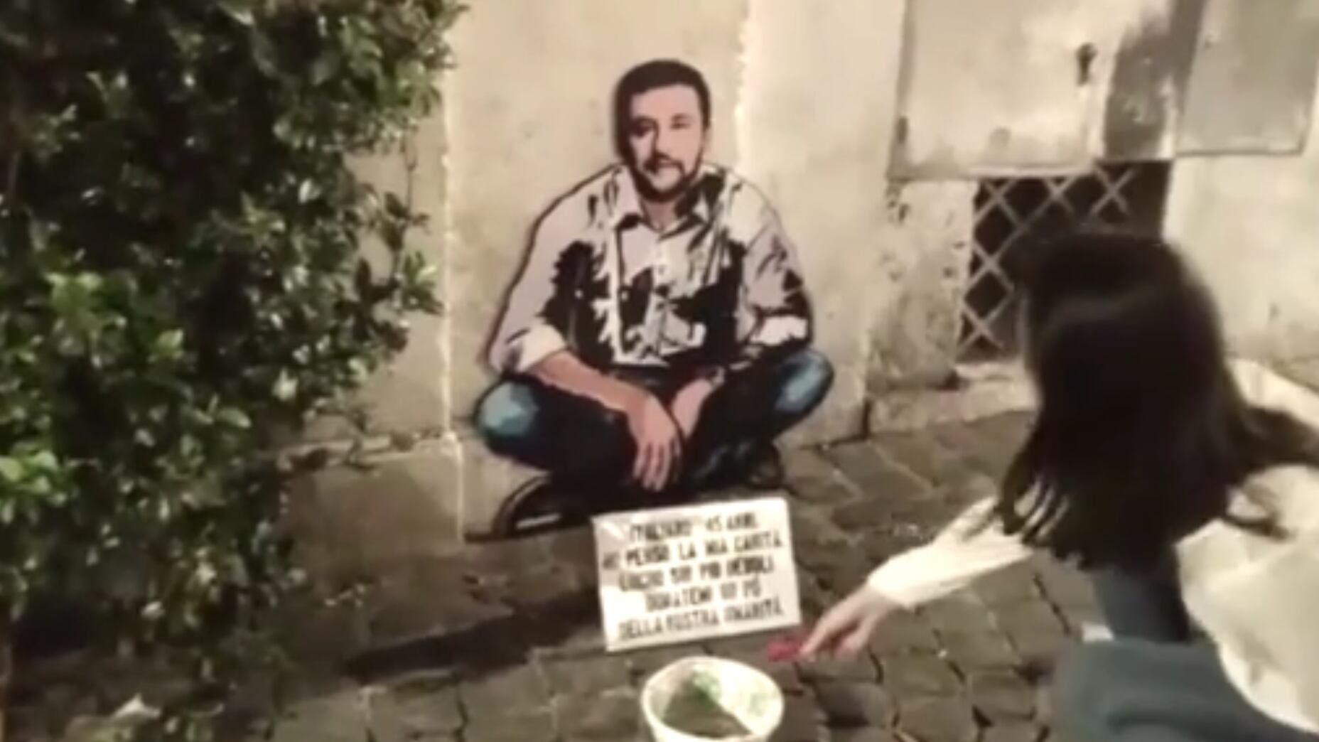 "Salvini? Non merita rispetto". E il murale choc incita all'odio