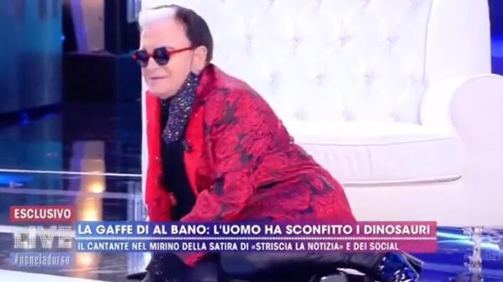 Live, Cristiano Malgioglio cade dalla poltrona in diretta: "Colpa dei pantaloni"