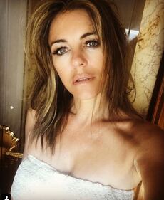Liz Hurley bollente in costume 5