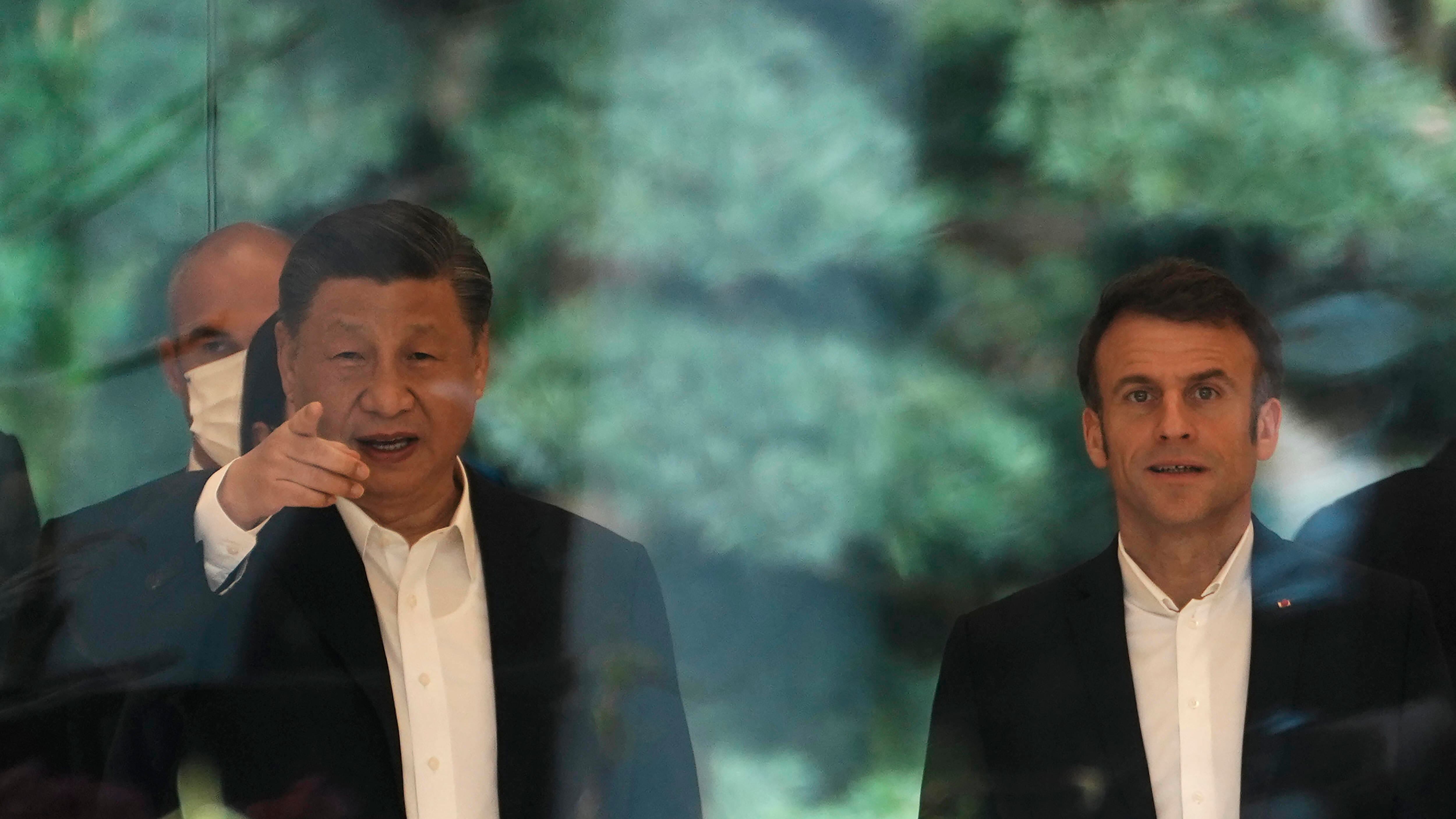 Autonomia strategica, Macron abbraccia Xi e si sgancia dagli Usa (imbarazzando la Ue)