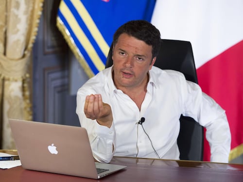 "Jobs Act" flop: crollo assunzioni. E Renzi promette mari e monti