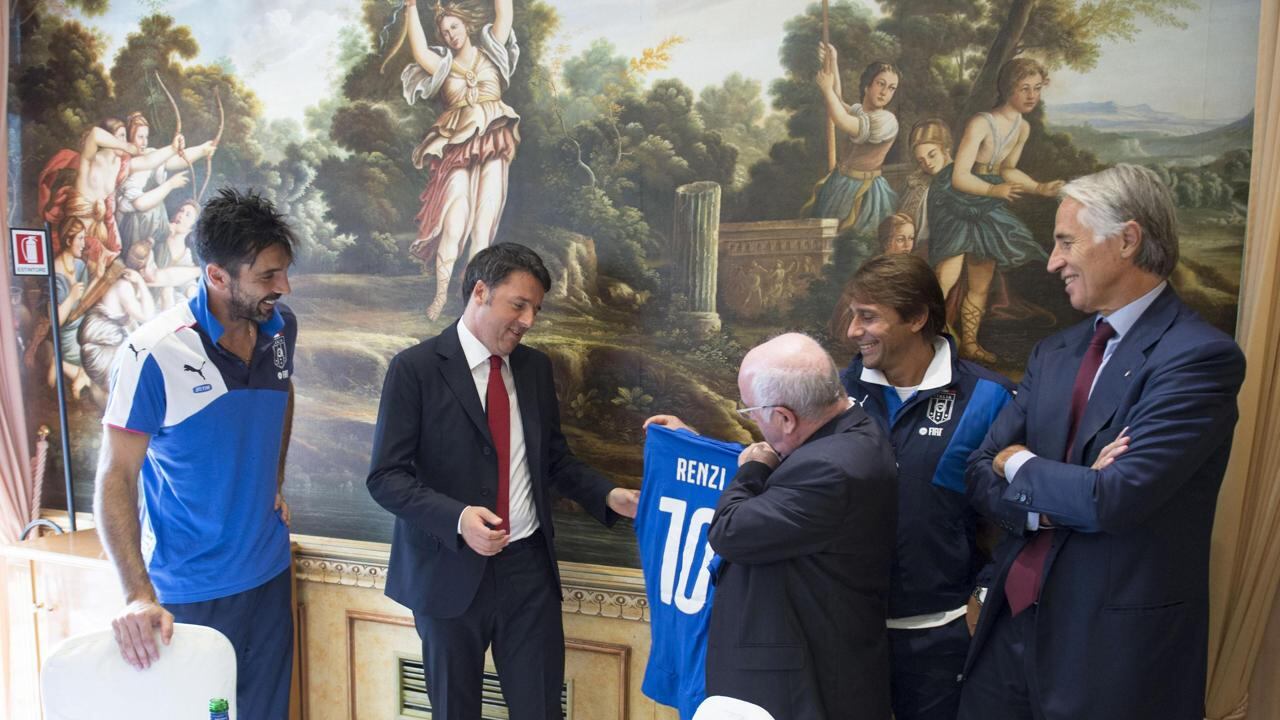 Lo stilista di Renzi rifà le divise alla Nazionale