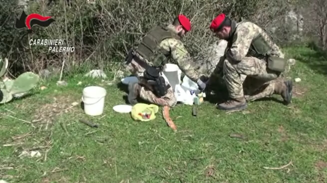 Armi e munizioni nascoste nell'azienda agricola: arrestati