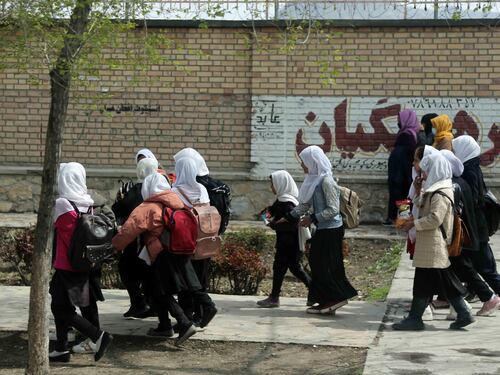 L'Afghanistan come l'Iran: 80 bambine avvelenate