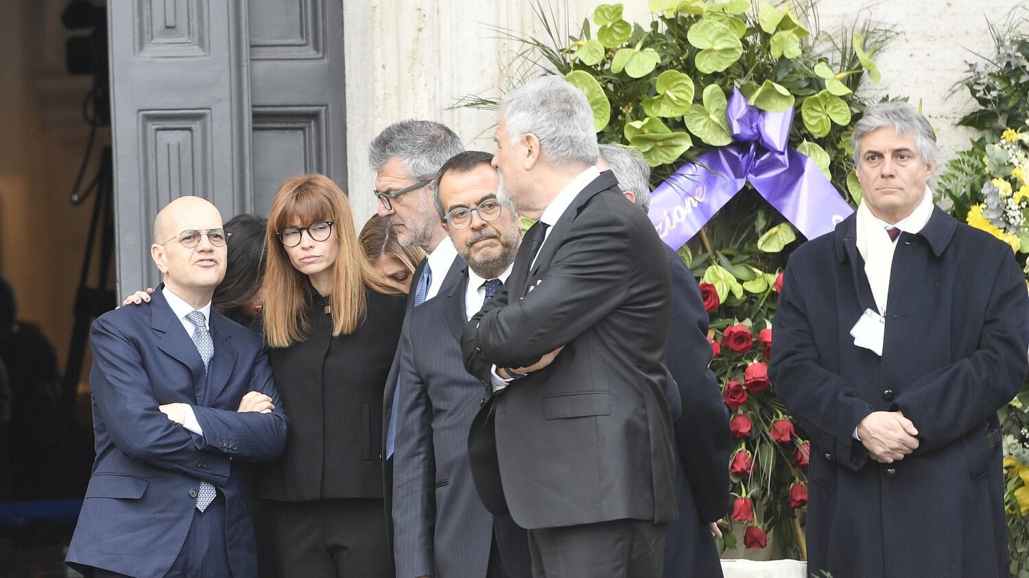 Frizzi saluta dal maxischermo "Addio combattente col sorriso"