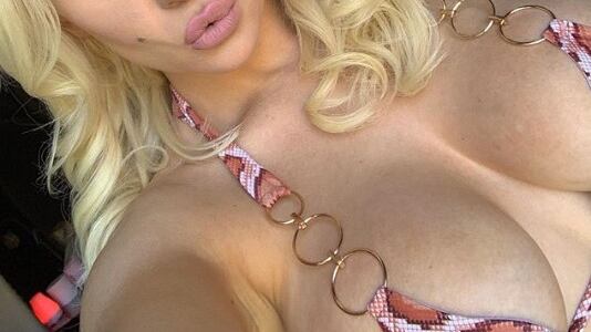 Courtney Stodden, la bomba sexy del web, ha ottenuto il divorzio