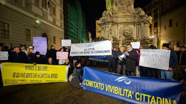 "Basta caos nel centro storico". A Napoli i cittadini in piazza contro la movida