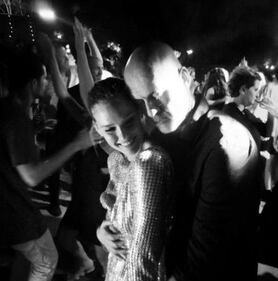 Bar Refaeli, addio al nubilato in piscina 19
