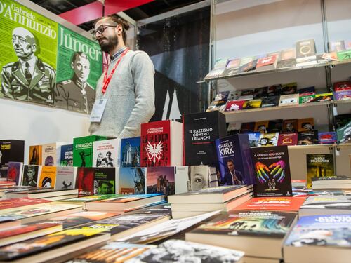Tutti dall'editore contestato a chiedere di Charlie Kirk
