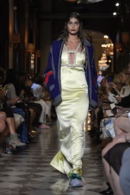 Uma Thurman e Naomi Campbell sfilano a Parigi  3