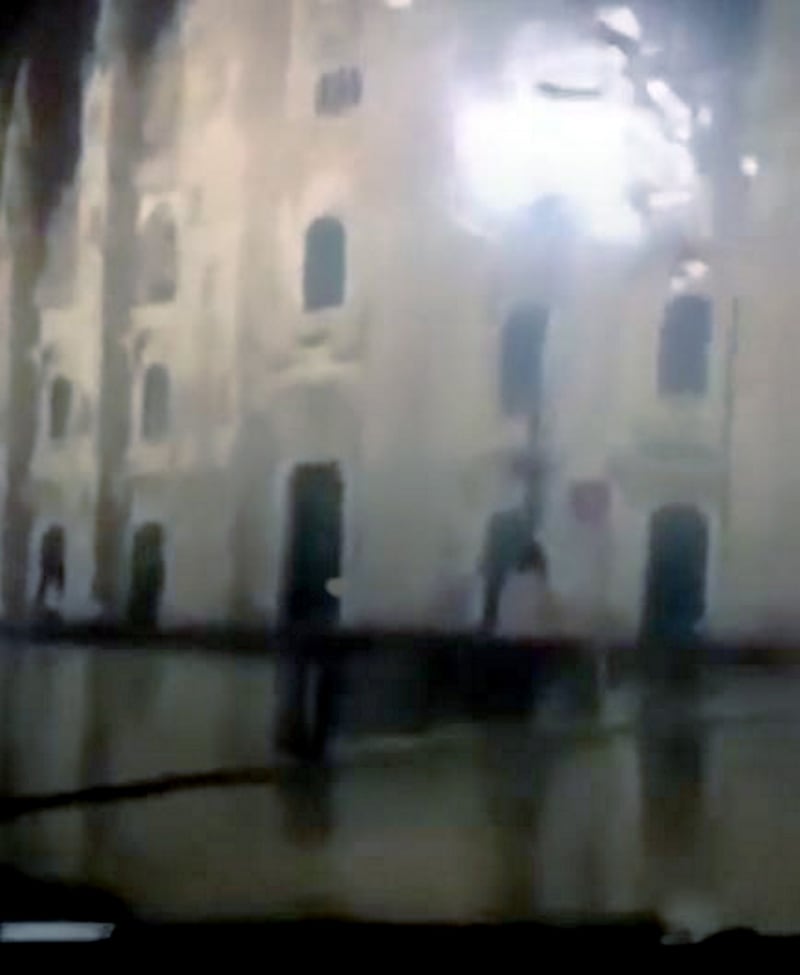 L'influencer con l'auto in piazza Duomo 2