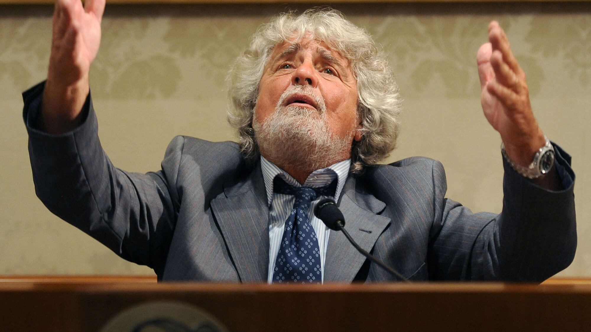 5 domande a Grillo