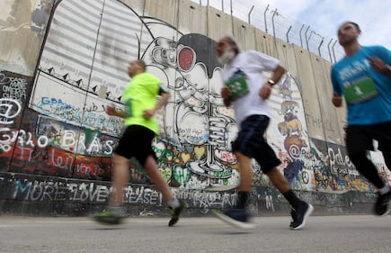 La Palestina corre contro il muro di separazione 11