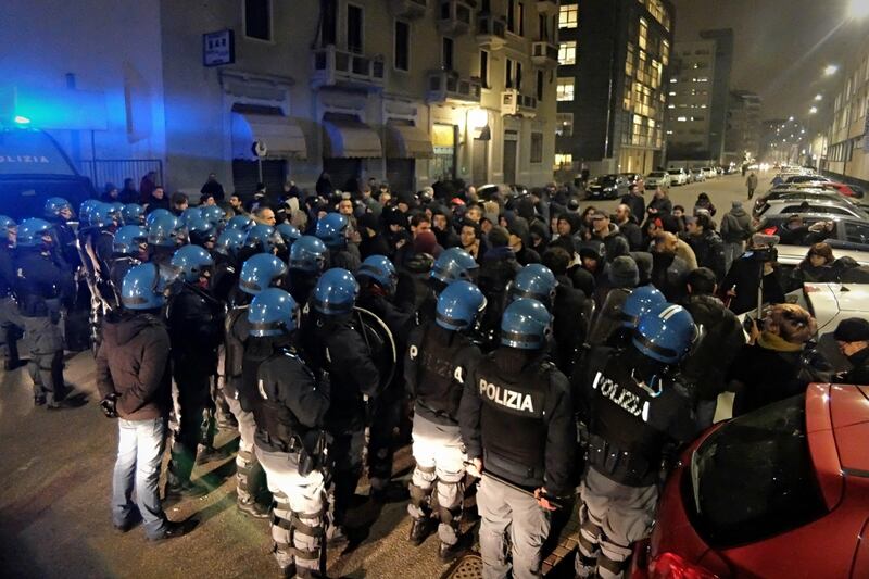 Milano, tensioni al convegno sulle foibe 8