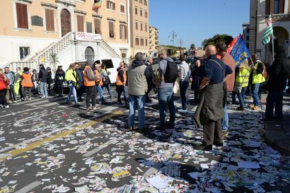 Spazzini in sciopero a Livorno 16