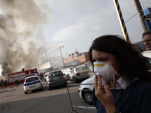 Parco Marinella, incendio nell'ex campo rom a Napoli