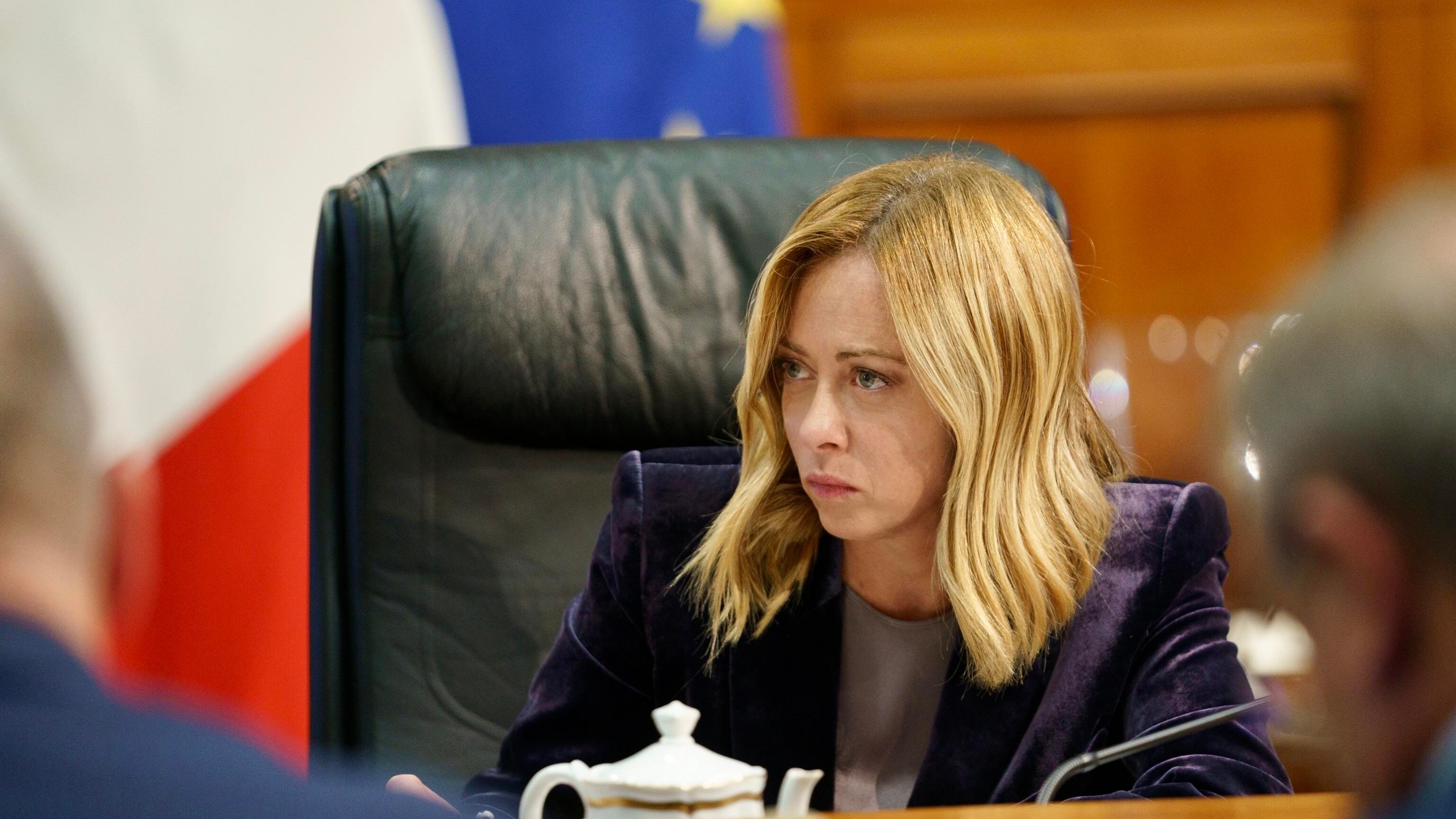 Il governo previene l'opposizione e prepara un piano. "Troppi femminicidi ma sono diminuiti"