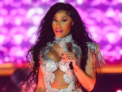 Nicki Minaj viene arrestata in aeroporto: cosa è successo