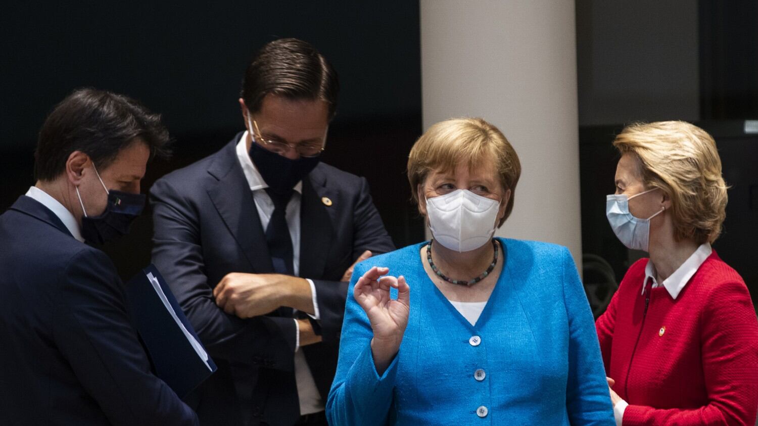 Crisi di nervi, liti e pugni sbattuti: la notte di fuoco a Bruxelles