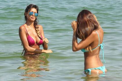 Cristina Buccino, scollatura hot in vacanza 16