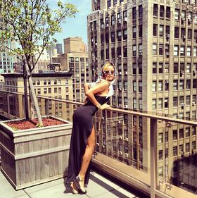 Rihanna mette in mostra il lato b e non solo 6