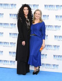 Cher e Meryl Streep, bacio lesbo in foto 9