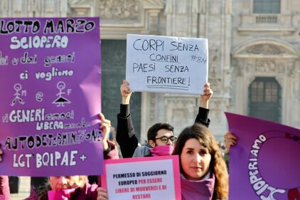 A Milano contro la violenza delle donne: Flash Mob in piazza Duomo 8