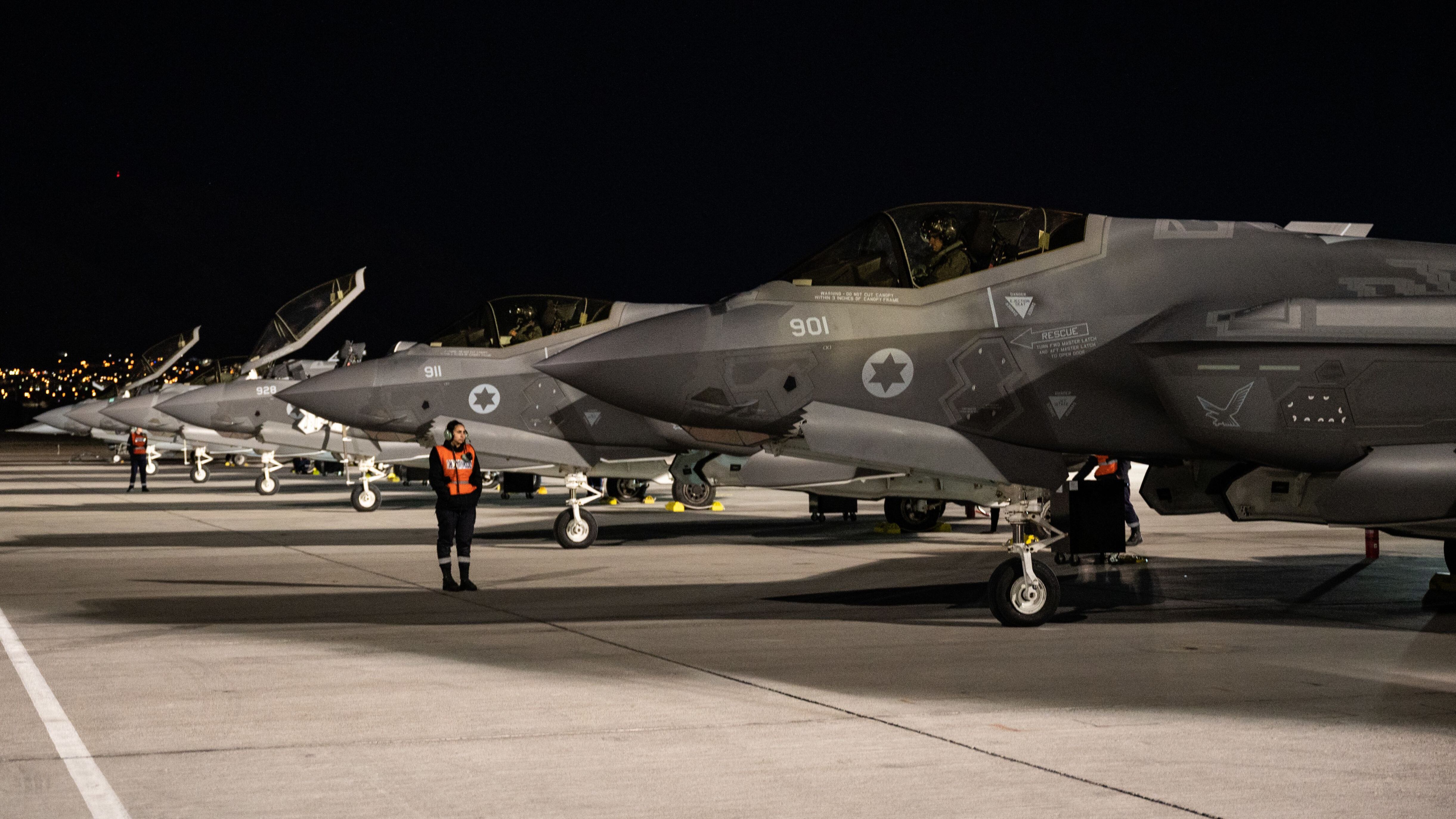 Attacchi in profondità senza rifornimento in volo: ecco come funzionano gli F-35 modificati di Israele