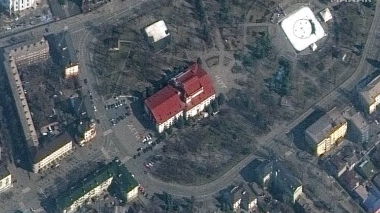 La scritta "bambini" in russo, poi la pioggia di fuoco: cosa è successo al teatro di Mariupol