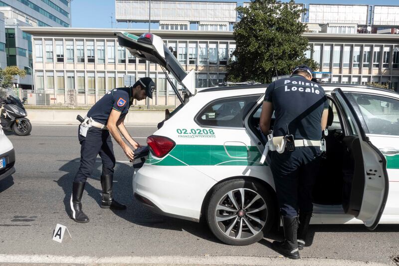 Ancora un incidente mortale a Milano, morto un uomo di 48 anni: le immagini 7
