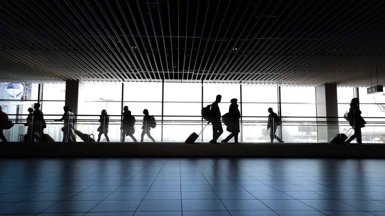 In aeroporto con 3 ore di anticipo? Perché è uno spreco di tempo e di denaro