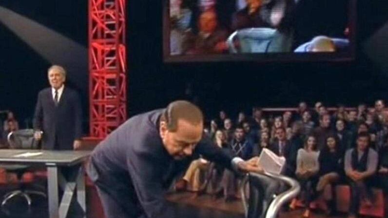 Dieci anni fa la sedia di Travaglio spolverata. Così il Cavaliere rivoluzionò le ospitate in Tv