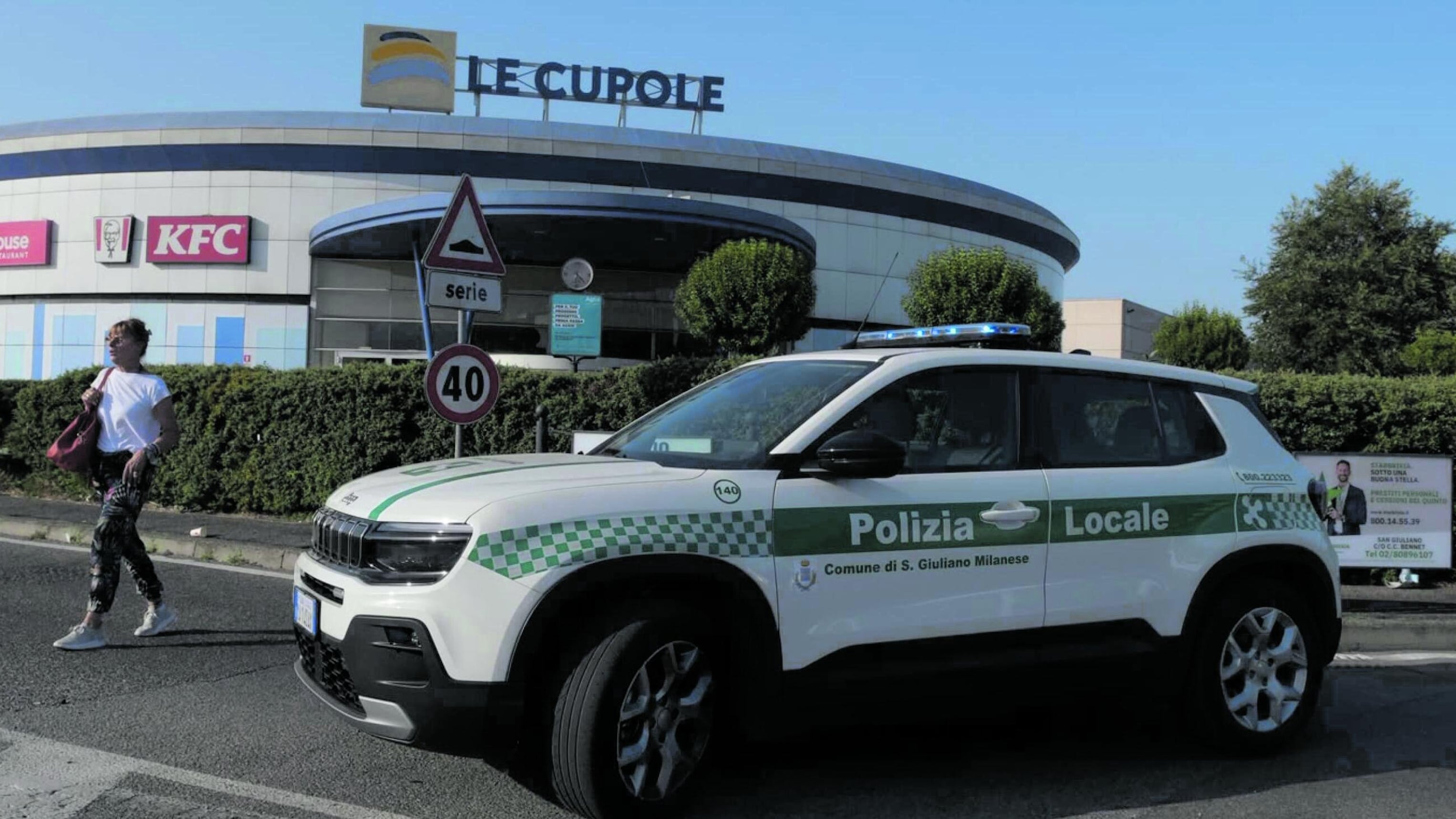 Allarme bomba centri commerciali
