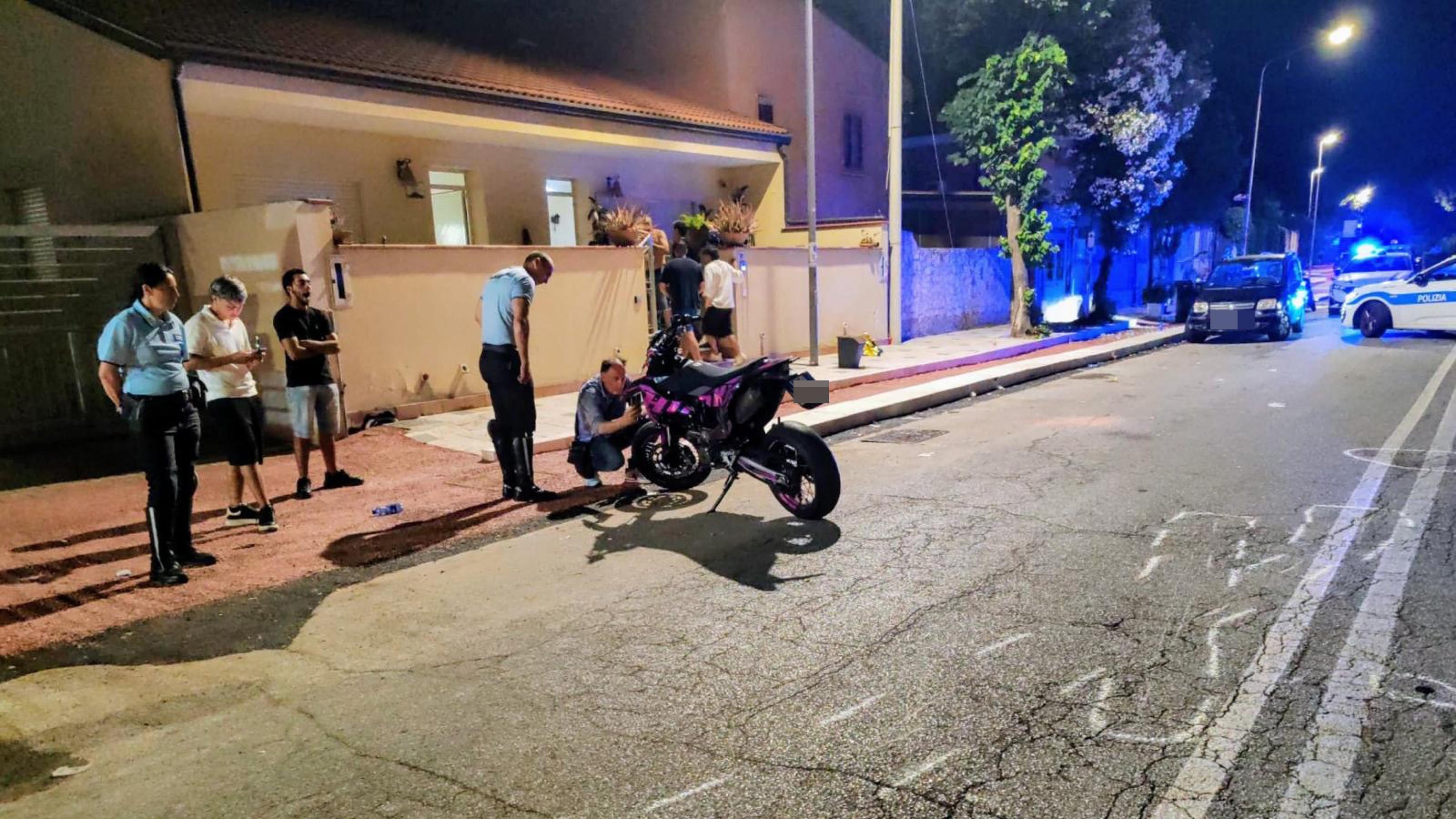 Muore investita a 15 anni, arrestato motociclista di 20 anni. I testimoni: "Stava impennando"