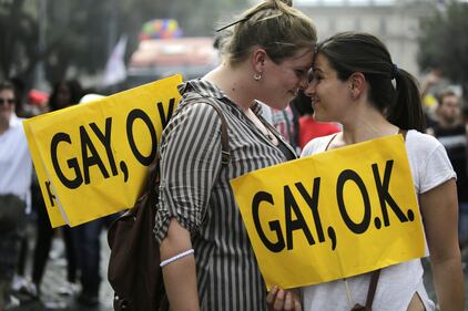 La sfilata del gay pride a Roma  8