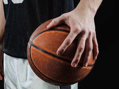 Basket, Campania: "Negro di m...". L'allenatore ritira la squadra