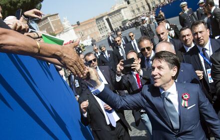 2 Giugno, bagno di folla per il premier Conte 14
