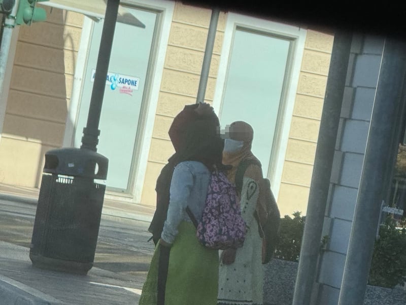 Niqab fuori dalle scuole di Monfalcone, rabbia di Cisint: “L’islam radicale è già arrivato”