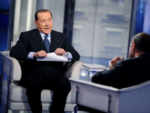 Il Cav contro Beppe: vuole piazzale Loreto per chi non è con lui