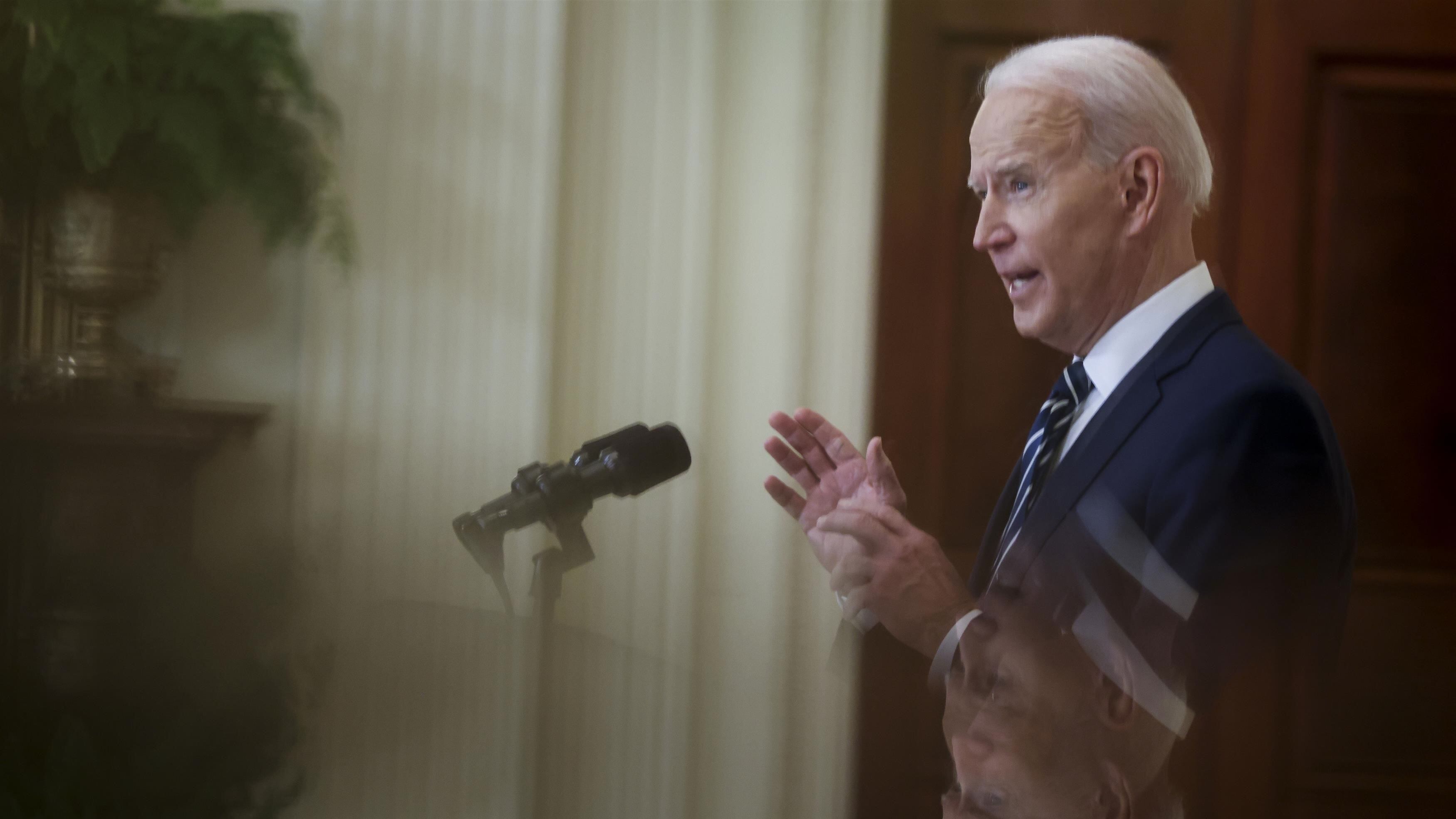 Agli Usa il doppio di dosi. Ma Biden delude l'Ue: niente regali sui vaccini